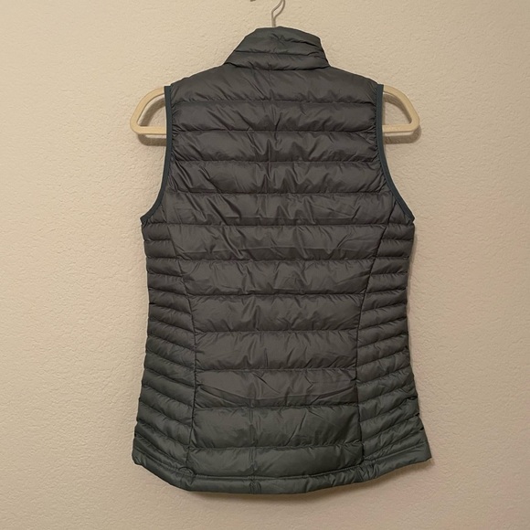 Like NEW Patagonia Down Sweater Vest 💛 - Picture 4 of 4